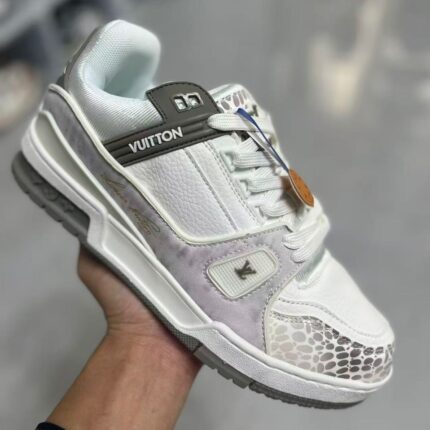 LV 017